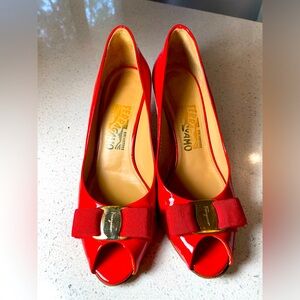 Serratore Ferragamo pumps